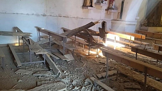 El deterioro del patrimonio leonés aumenta: se derrumba parte del tejado de la iglesia de Villagallegos