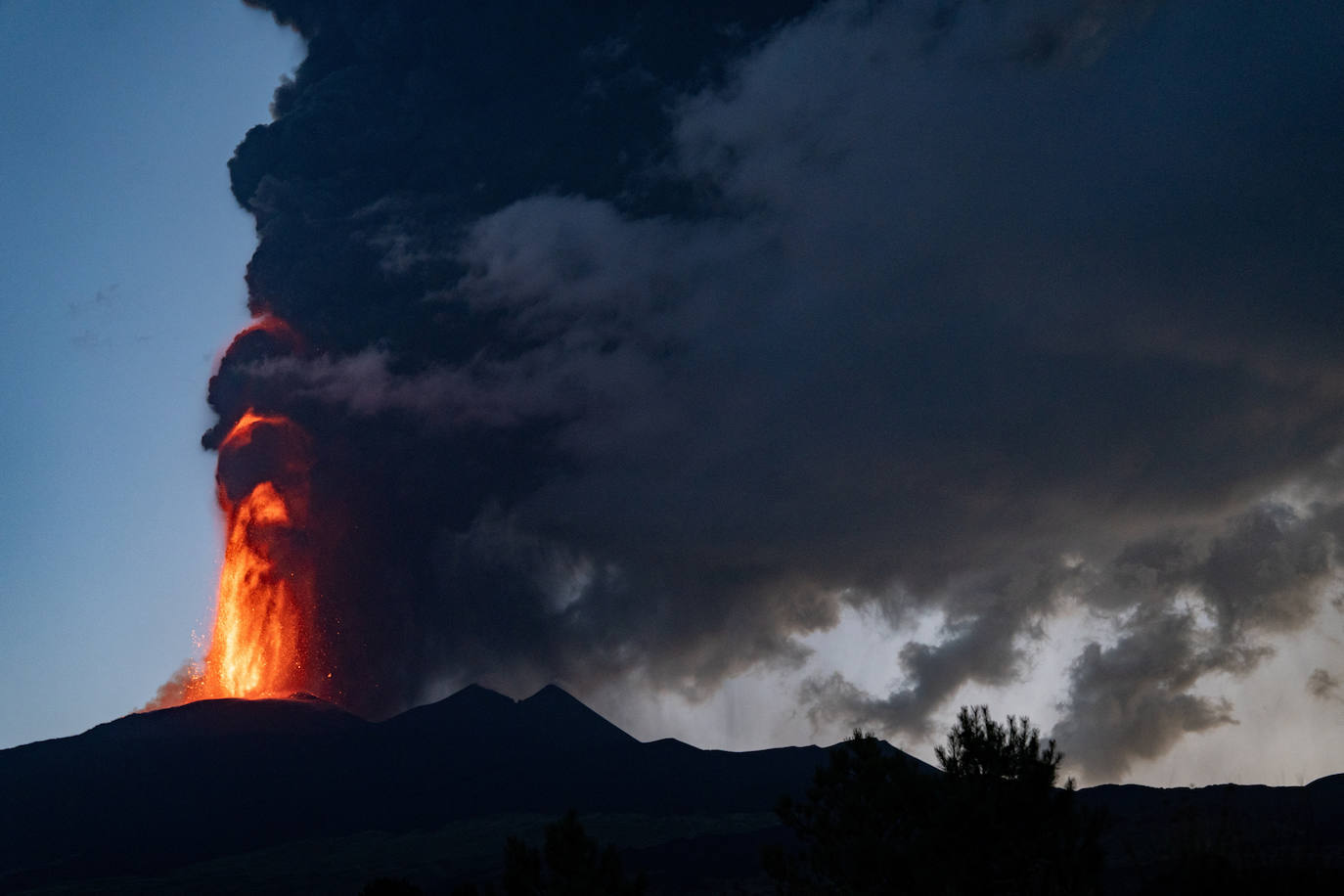 El Etna entra en erupción