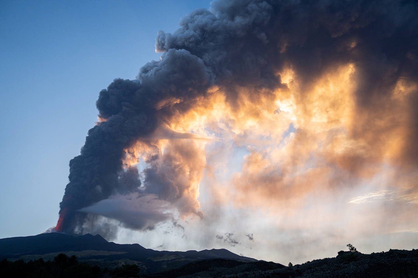 El Etna entra en erupción