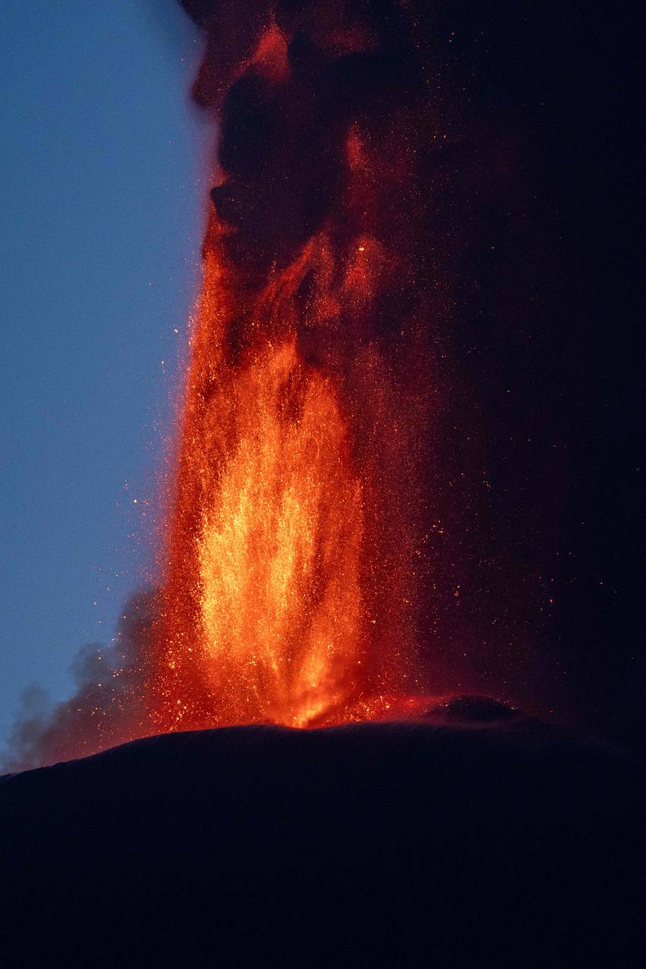 El Etna entra en erupción