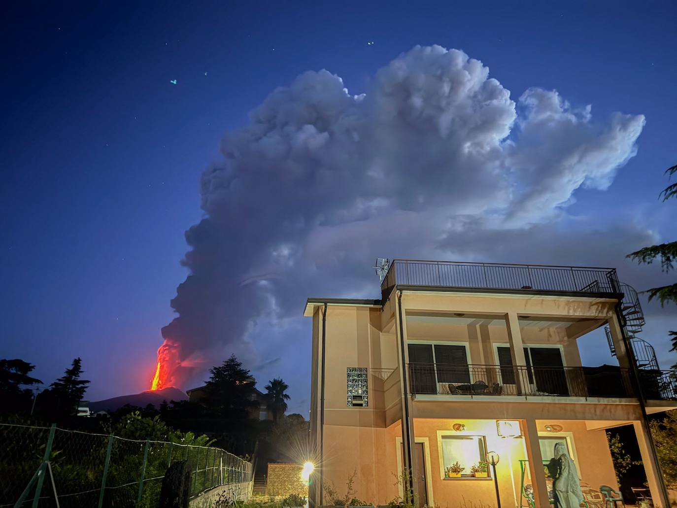 El Etna entra en erupción