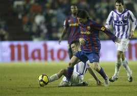 Alberto Marcos se anticipa a Messi, en el partido disputado en Zorrilla, en la temporada 2010-2011