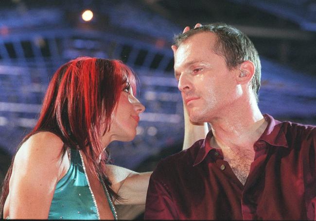 Ana Torroja y Miguel Bosé actuaron el 10 de septiembre de 2000, en ferias, en el polideportivo Pisuerga.