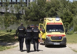 Imagen de archivo de los Servicios de Emergencia y la Policia Nacional durante un rescate.