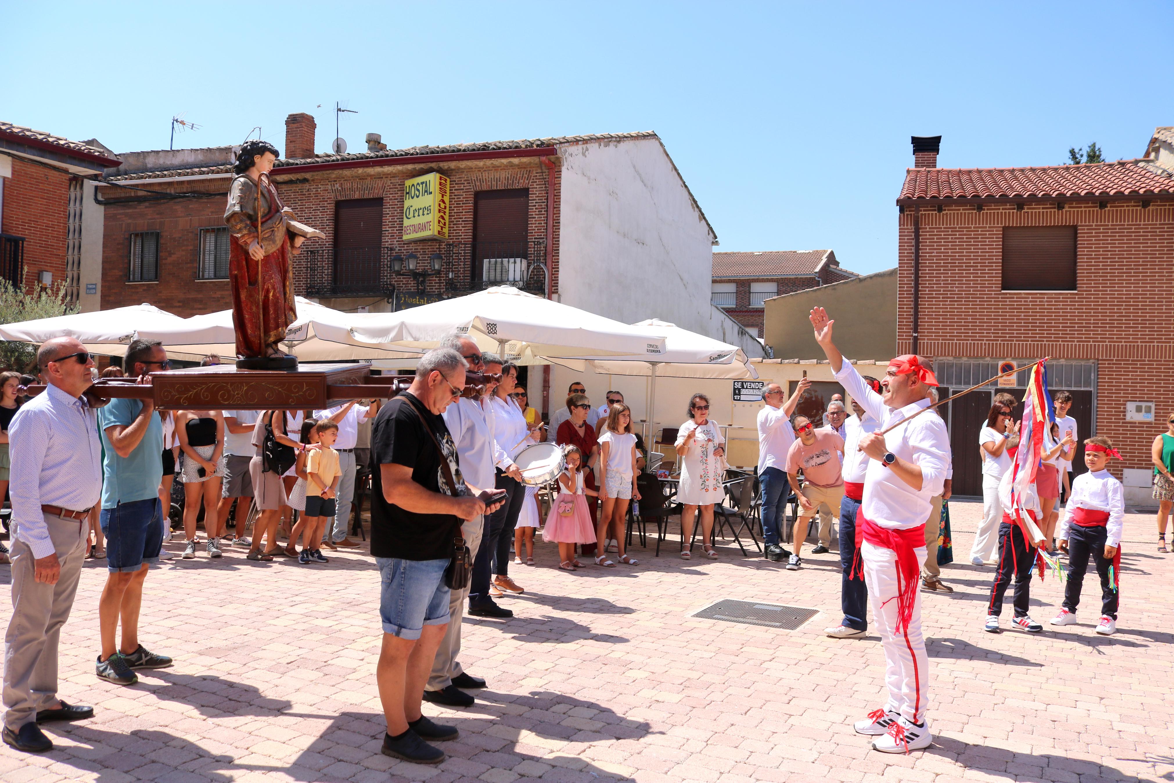 Danzas y vivas en honor a San Mamés