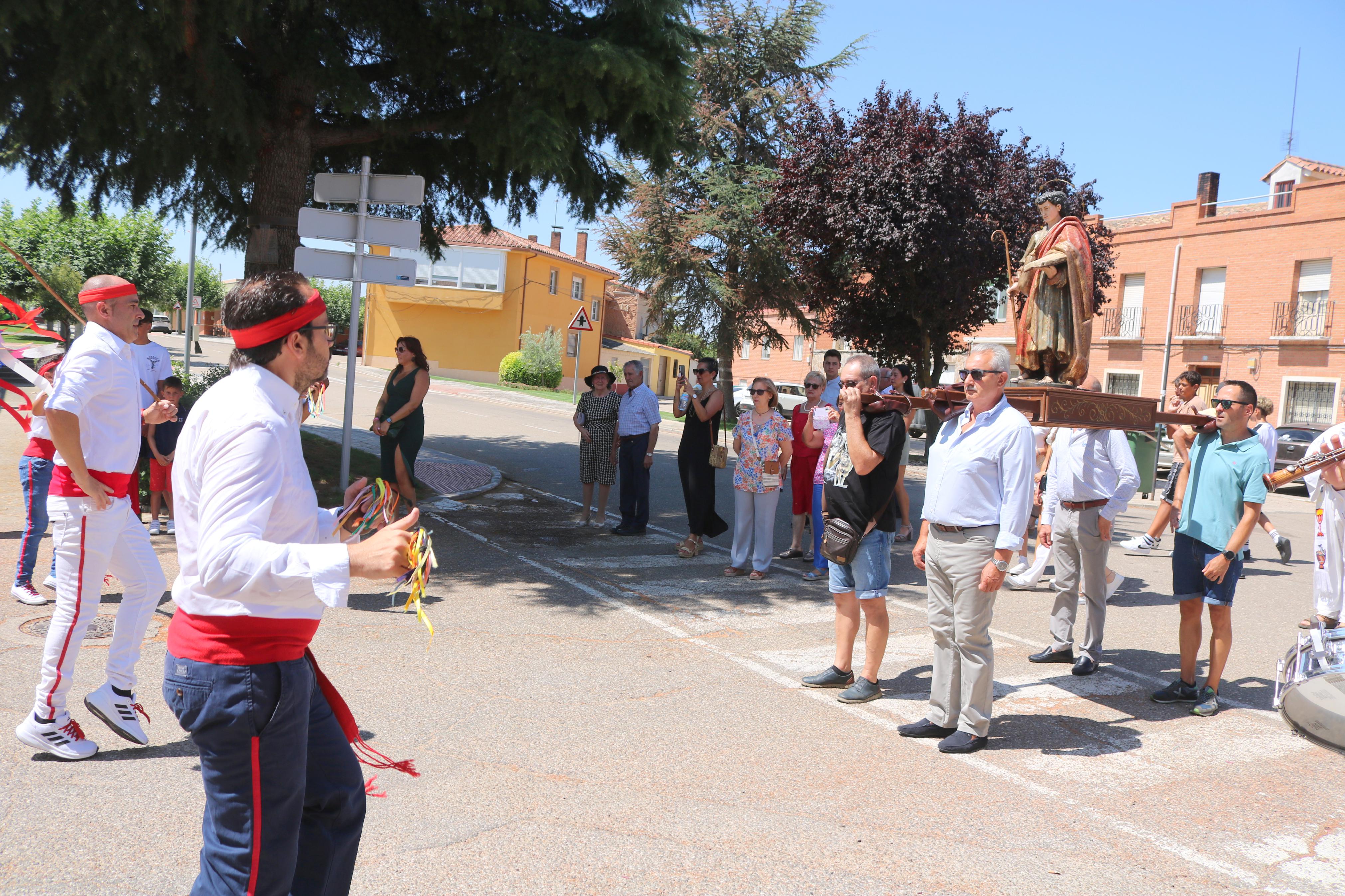 Danzas y vivas en honor a San Mamés