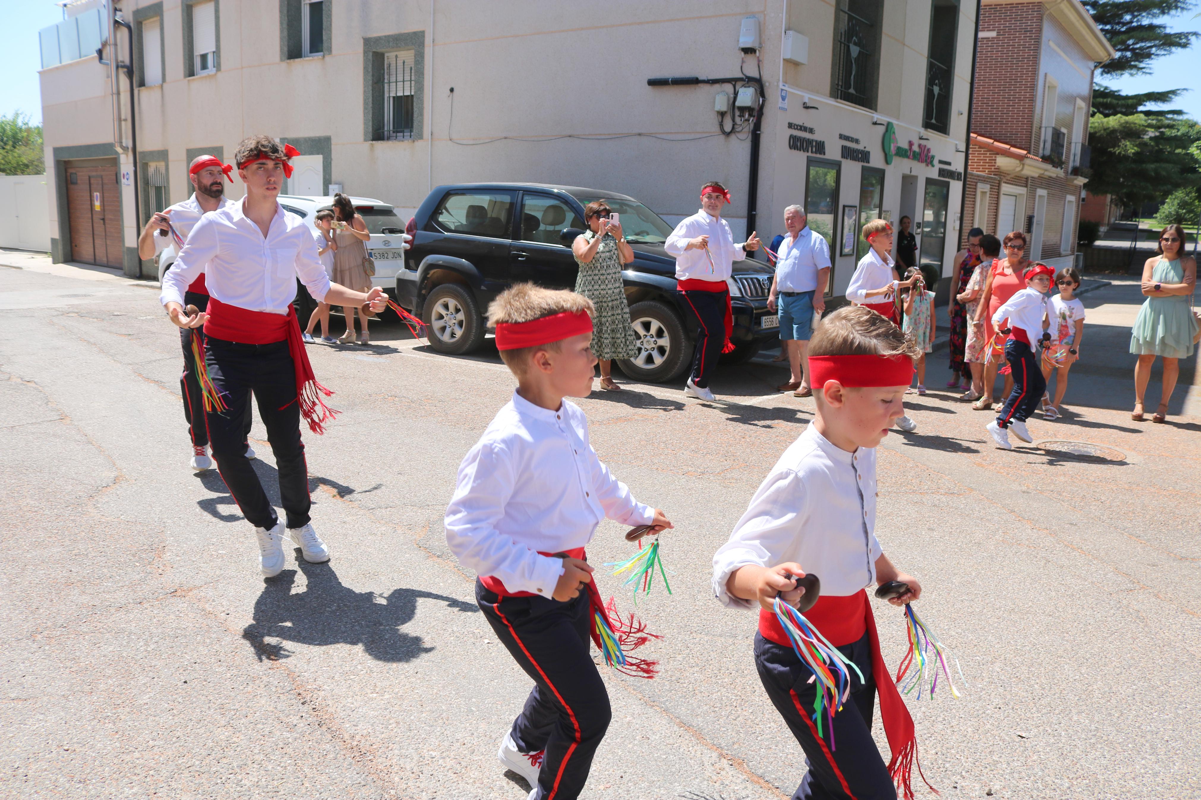 Danzas y vivas en honor a San Mamés