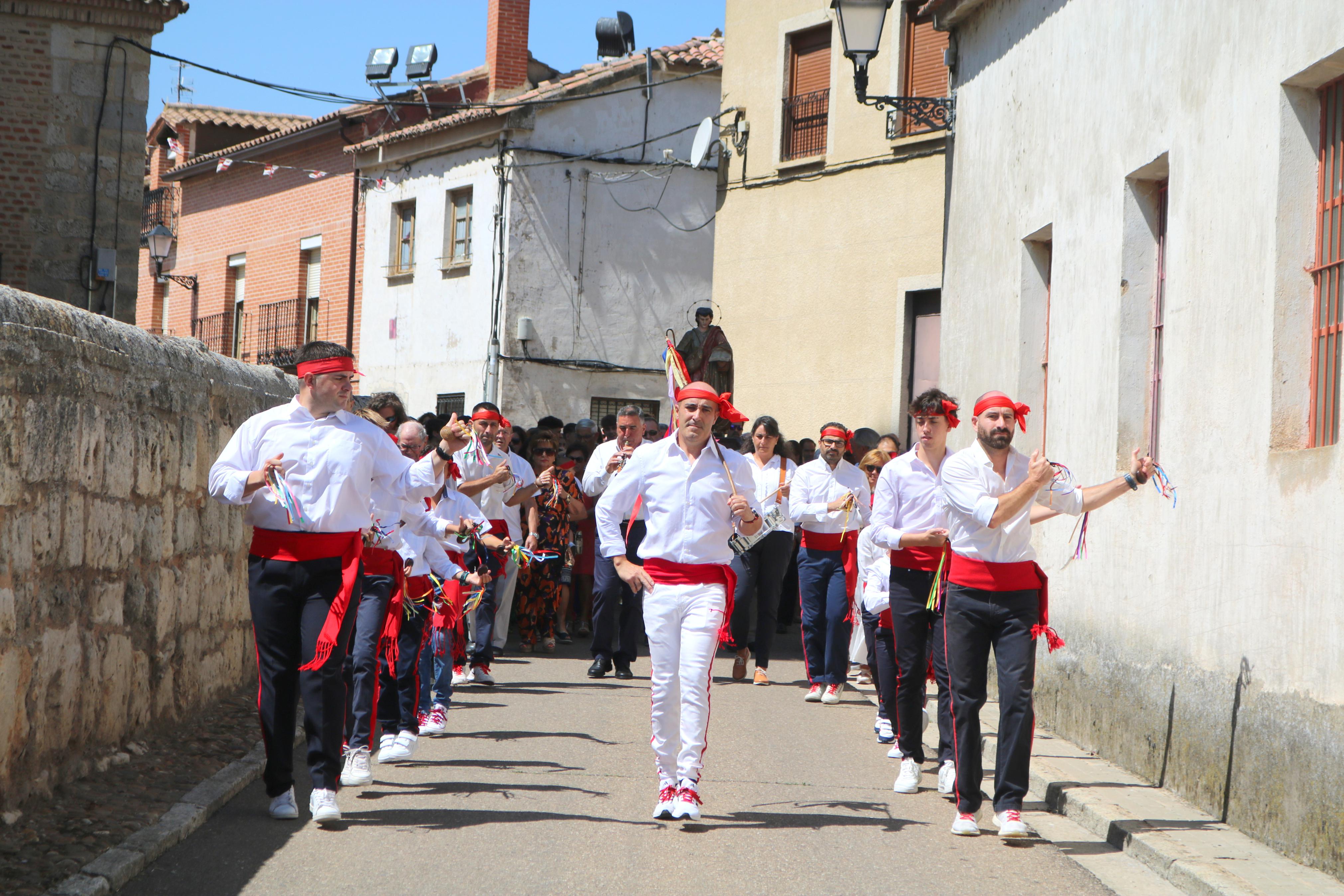 Danzas y vivas en honor a San Mamés