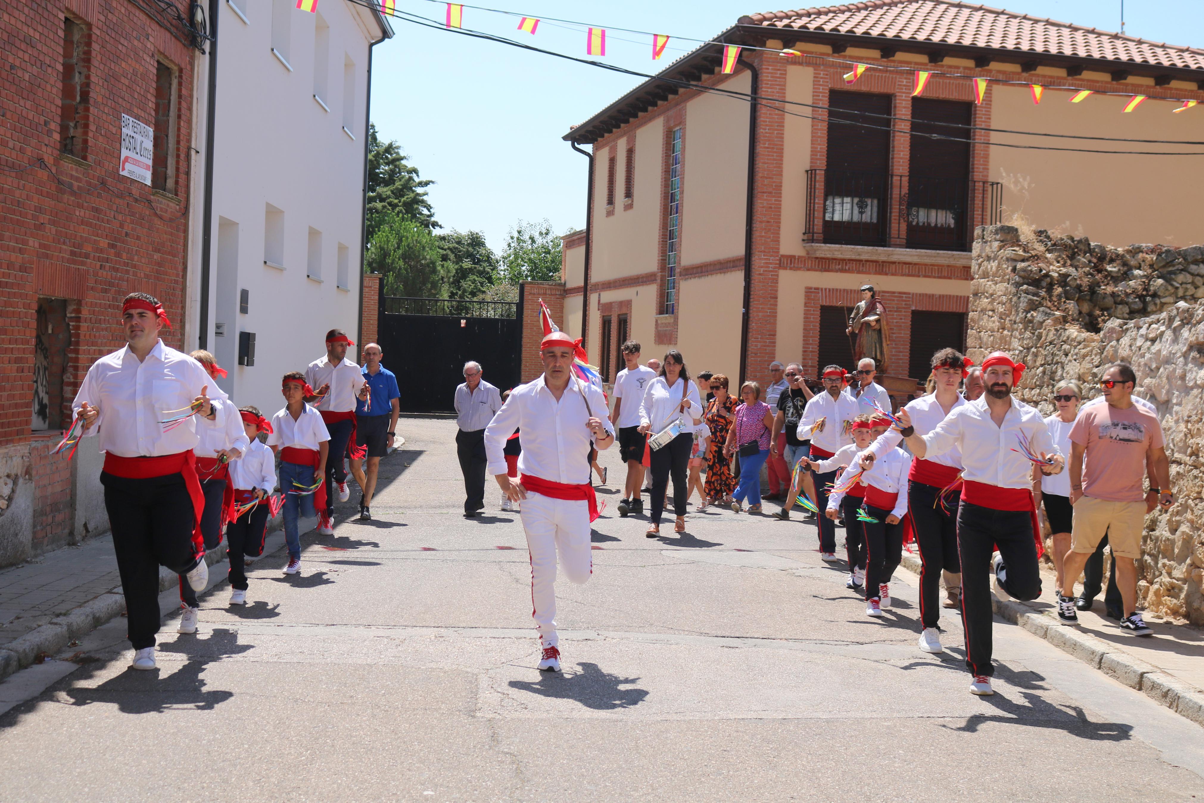 Danzas y vivas en honor a San Mamés