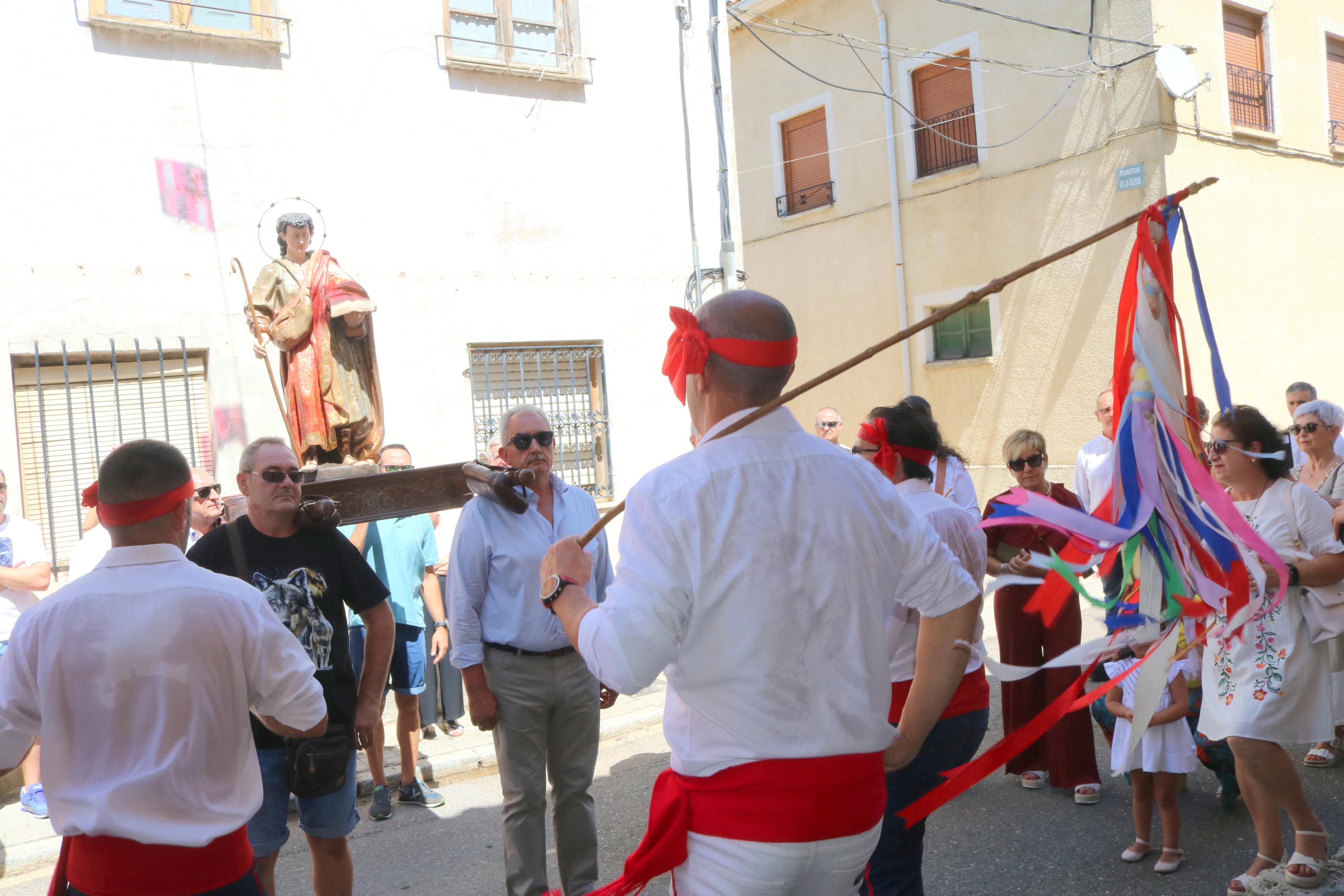 Danzas y vivas en honor a San Mamés