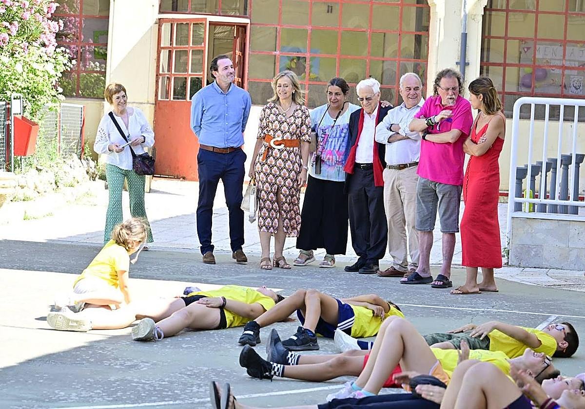 El Padre Ángel, de visita a los niños de Mensajeros de la Paz en Astudillo.