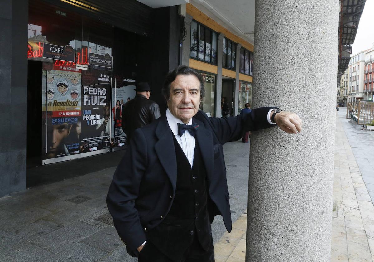 Enrique Cornejo, fotografiado por Gabriel Villamil en la Plaza Mayor.