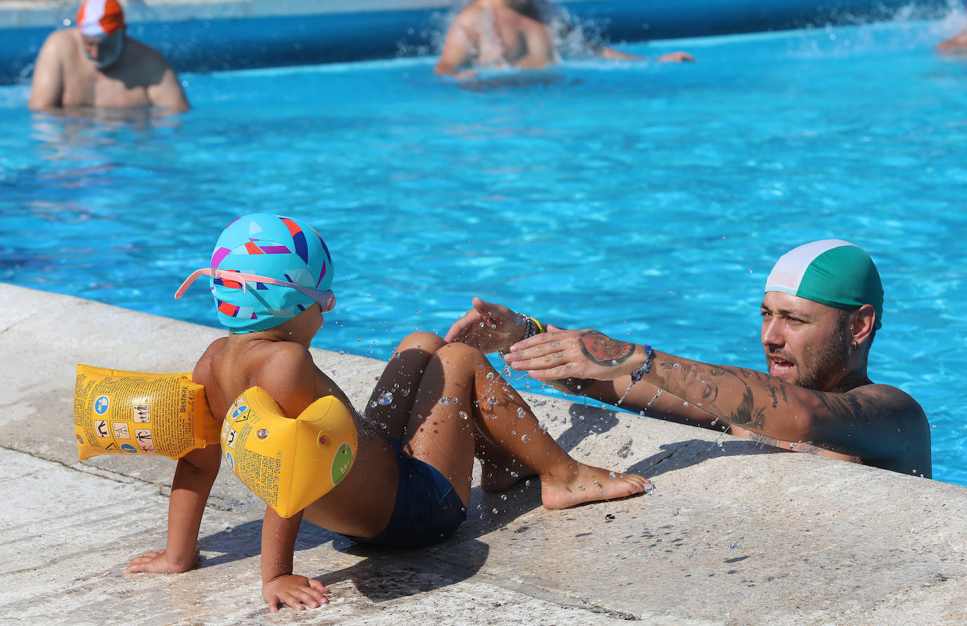 La ola de calor abarrota las piscinas de Palencia