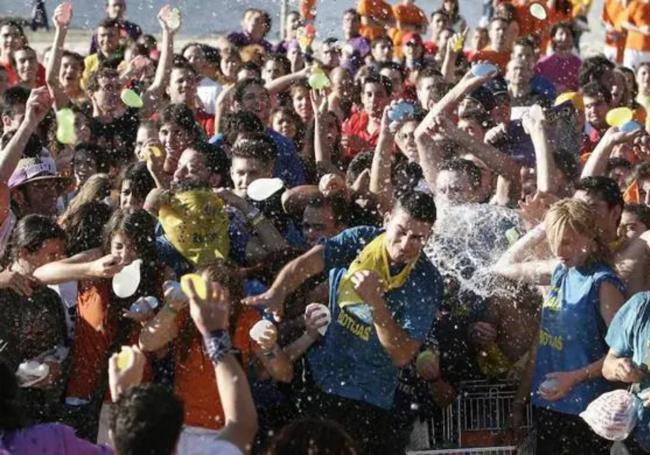 La mayor batalla de globos de agua en 2005.