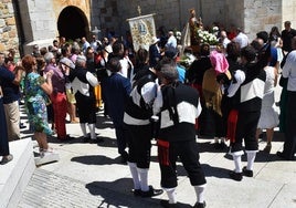 Procesión en honor a Nuestra Señora en las fiestas de Cervera de Pisuerga.