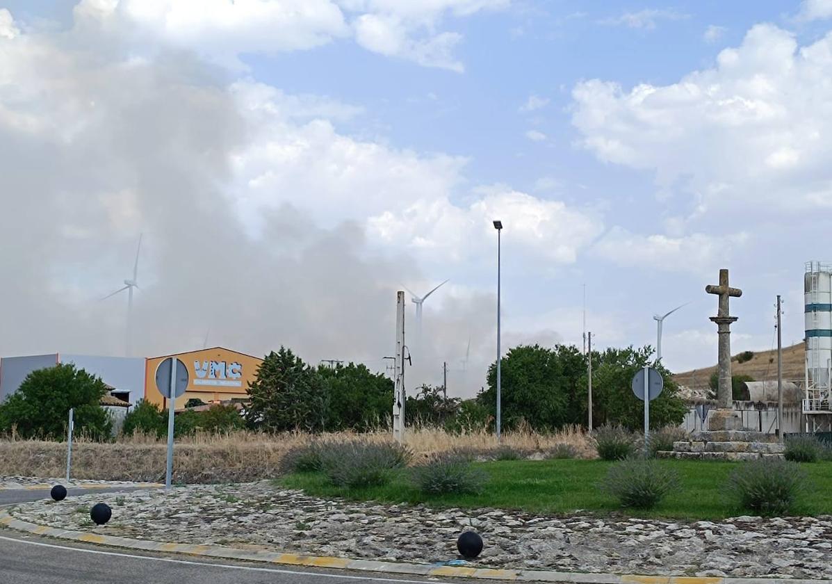 Columna de humo, visible desde la rotonda del crucero.