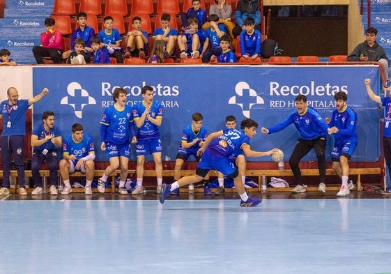 El filial del Recoletas durante un partido.