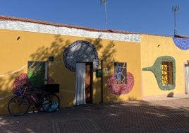 El barrio del color, obra de Cristóbal Gabarrón, ubicado en Barrio España.