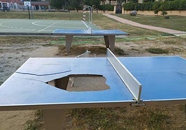 Destrozos ocasionados por el vandalismo en la instalación de tenis de mesa del Real Sitio.