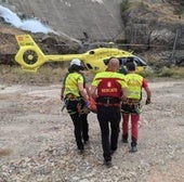Rescatado en helicóptero un ciclista caído por el embalse de Requejada