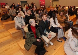 Público en el nuevo patio del Teatro Principal.