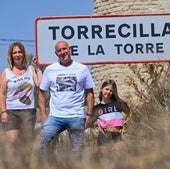 «Para nuestra hija, el pueblo es más enriquecedor que un hotel de cinco estrellas»