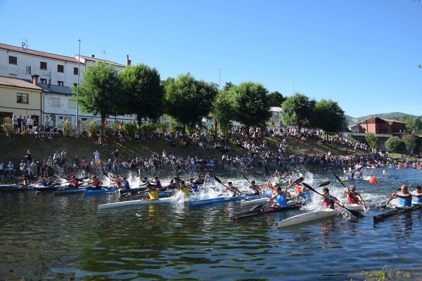 Fiesta de las piraguas en Velilla del Río Carrión