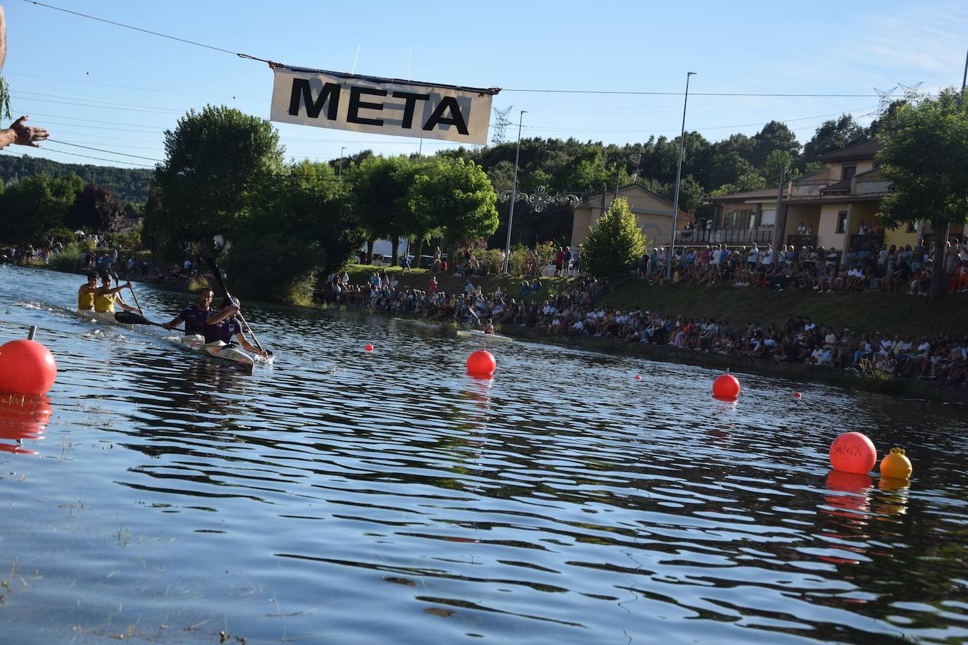 Fiesta de las piraguas en Velilla del Río Carrión