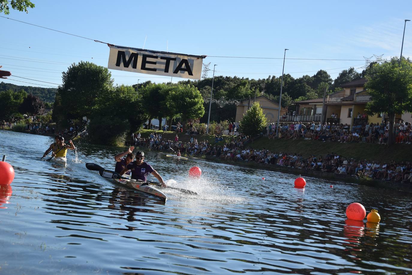 Fiesta de las piraguas en Velilla del Río Carrión