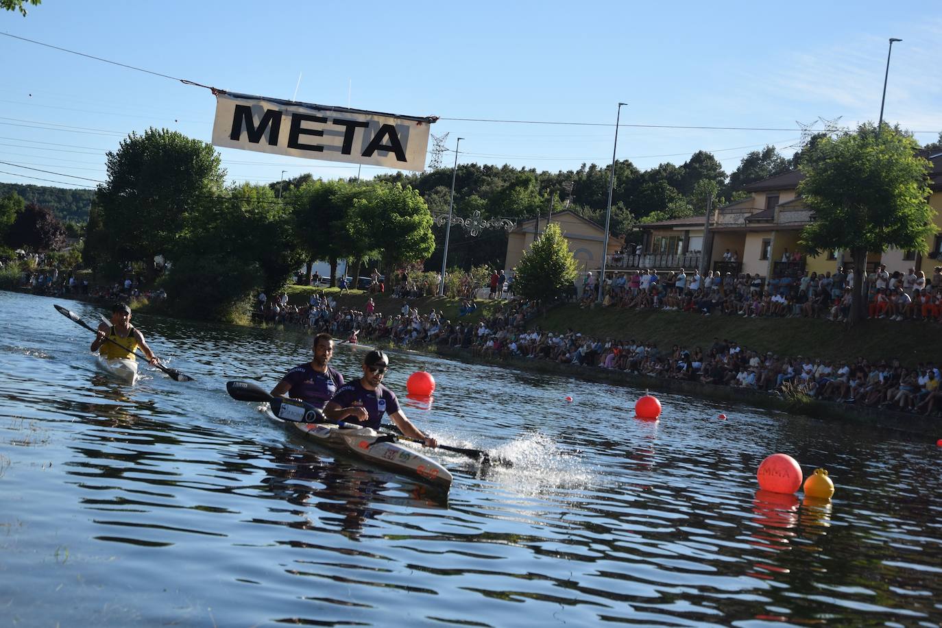 Fiesta de las piraguas en Velilla del Río Carrión