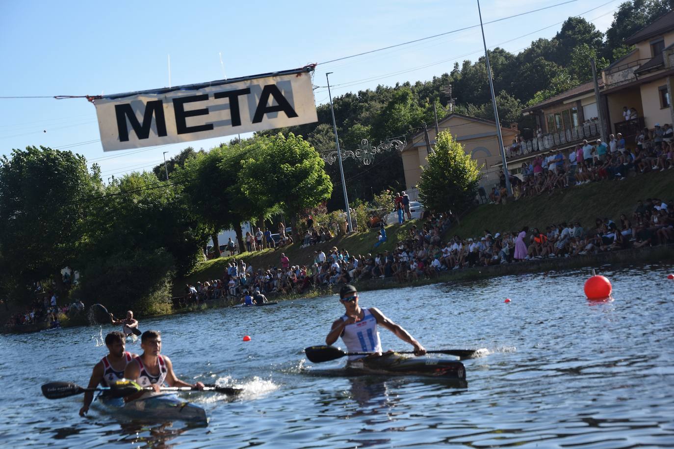 Fiesta de las piraguas en Velilla del Río Carrión