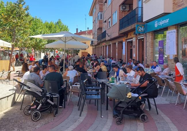 Terraza de Bar Goya durante las fiestas de Tudela de Duero.