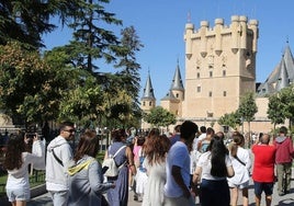 Segovia llena de turistas durante el puente de agosto