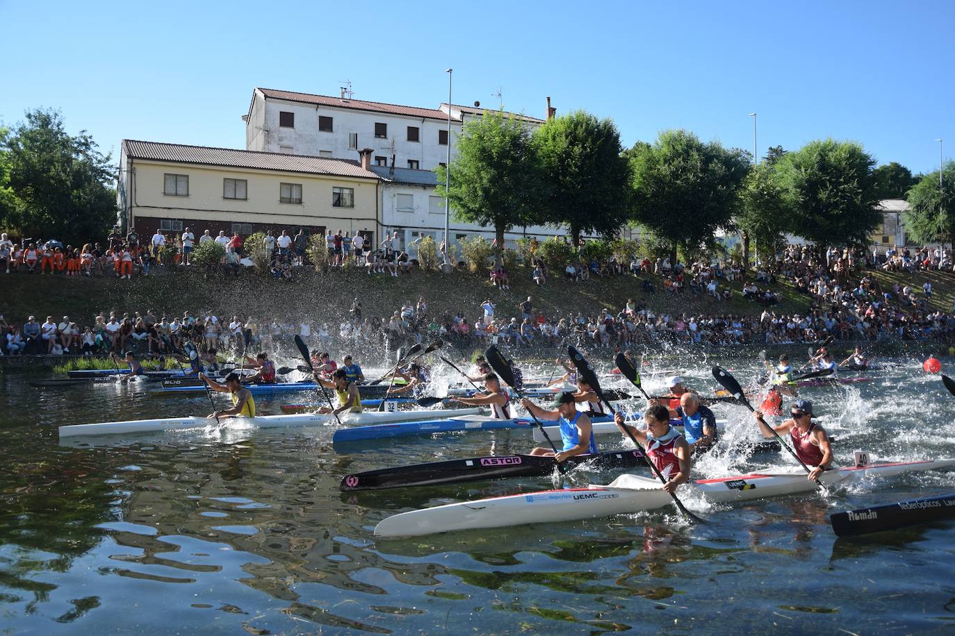 Fiesta de las piraguas en Velilla del Río Carrión