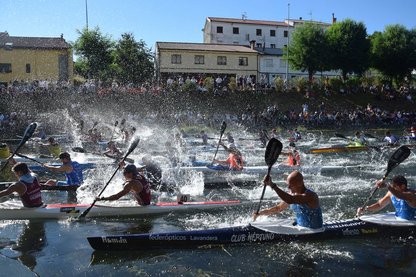 Fiesta de las piraguas en Velilla del Río Carrión