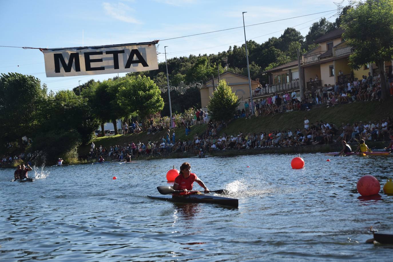 Fiesta de las piraguas en Velilla del Río Carrión