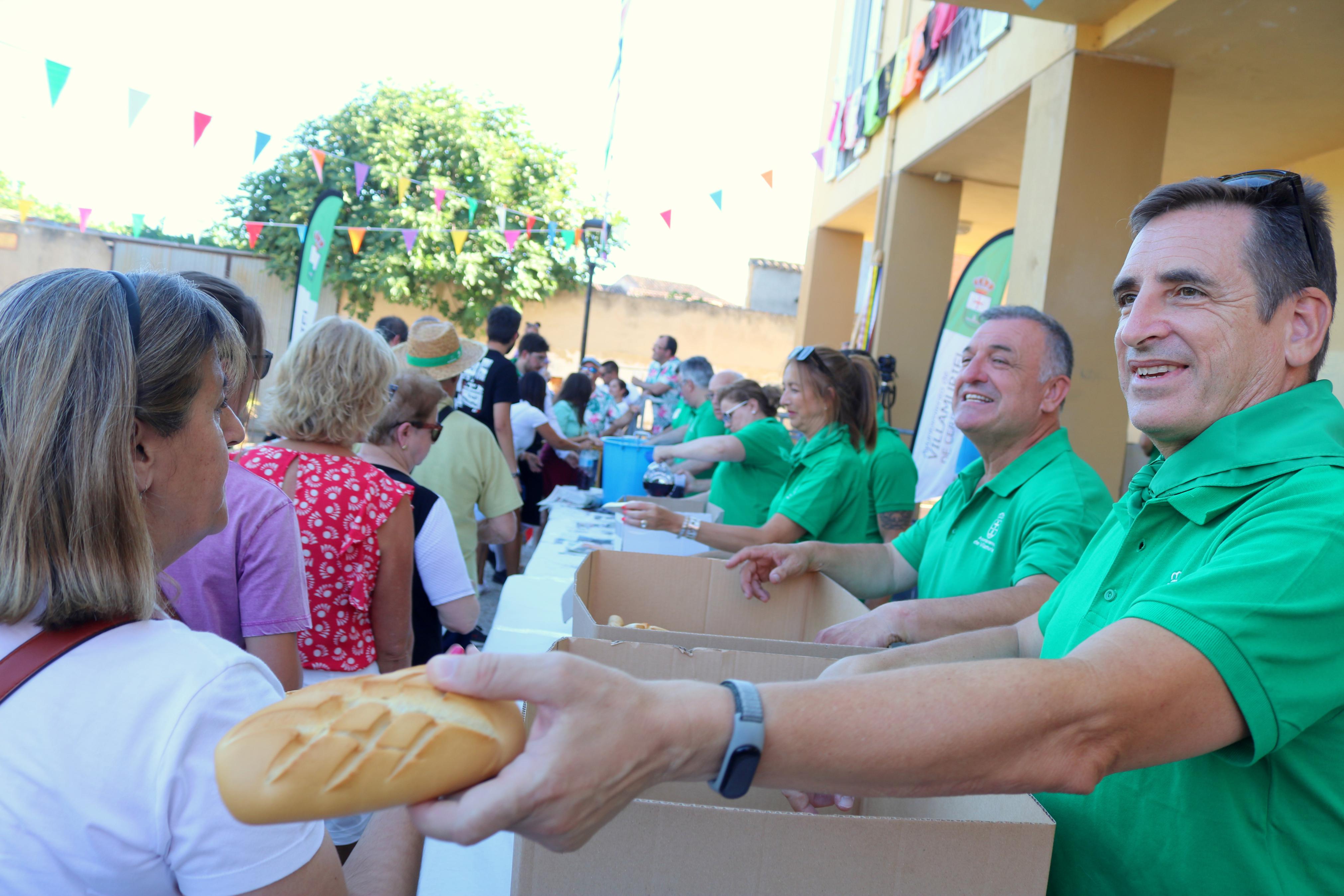 Villamuriel de Cerrato celebra San Roque con pan, queso y vino