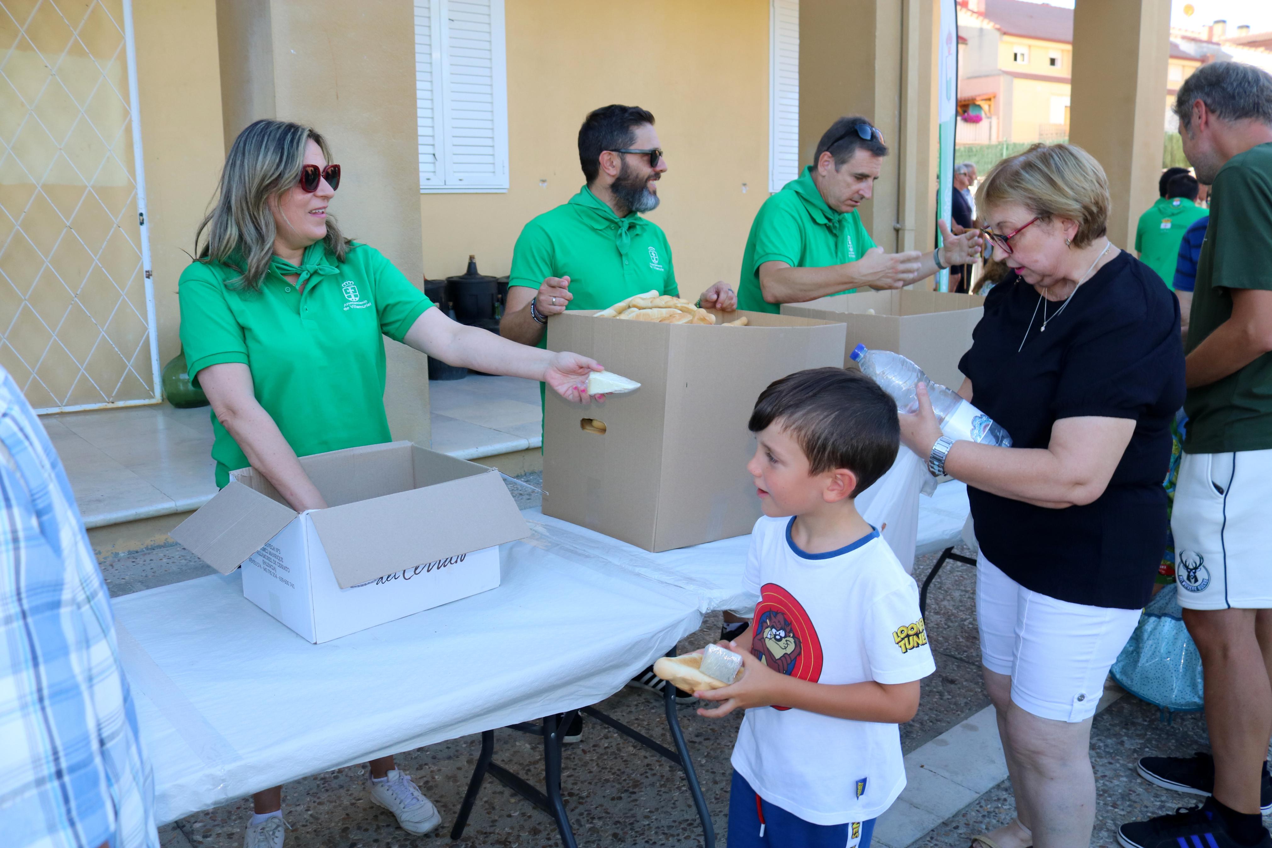 Villamuriel de Cerrato celebra San Roque con pan, queso y vino