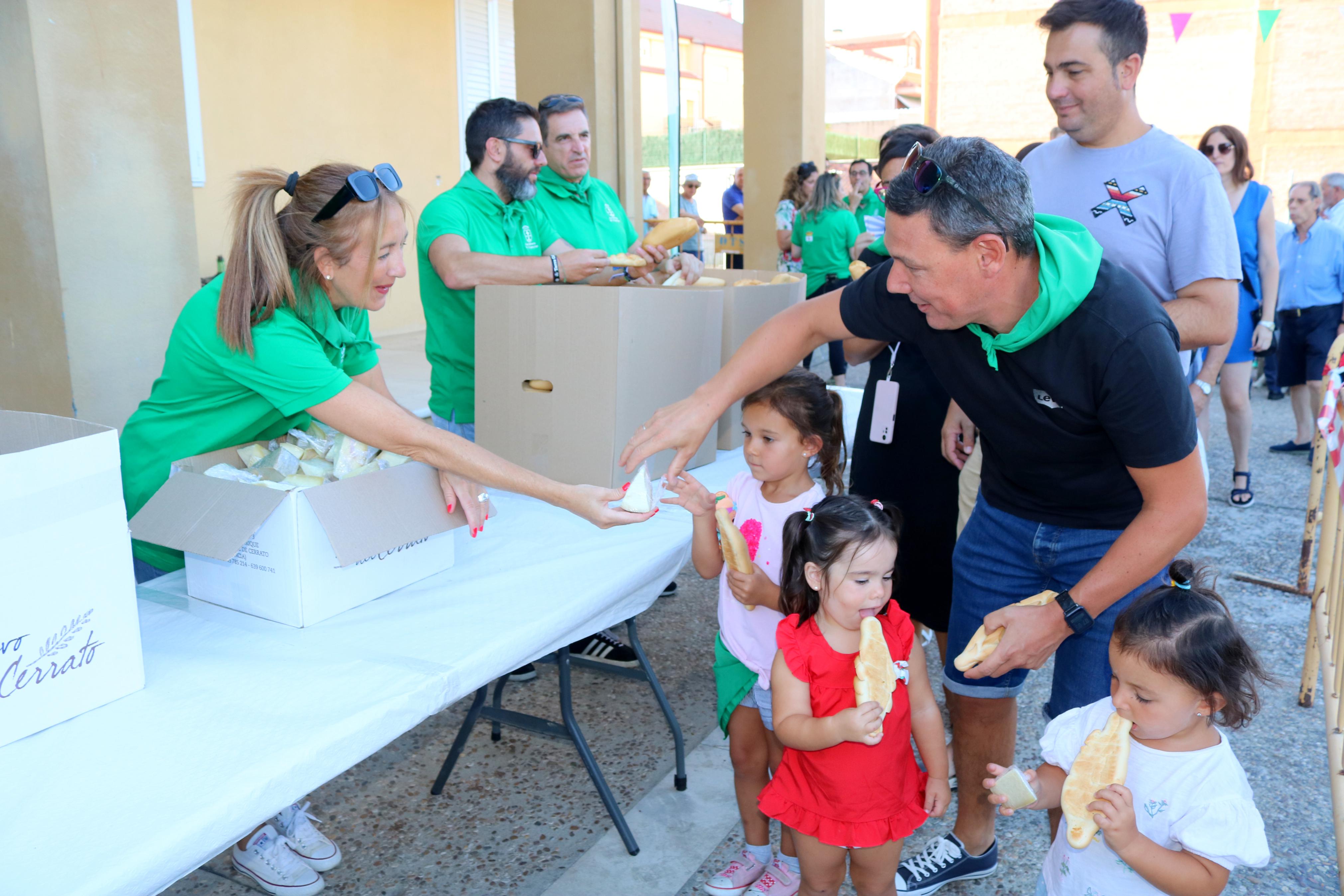 Villamuriel de Cerrato celebra San Roque con pan, queso y vino