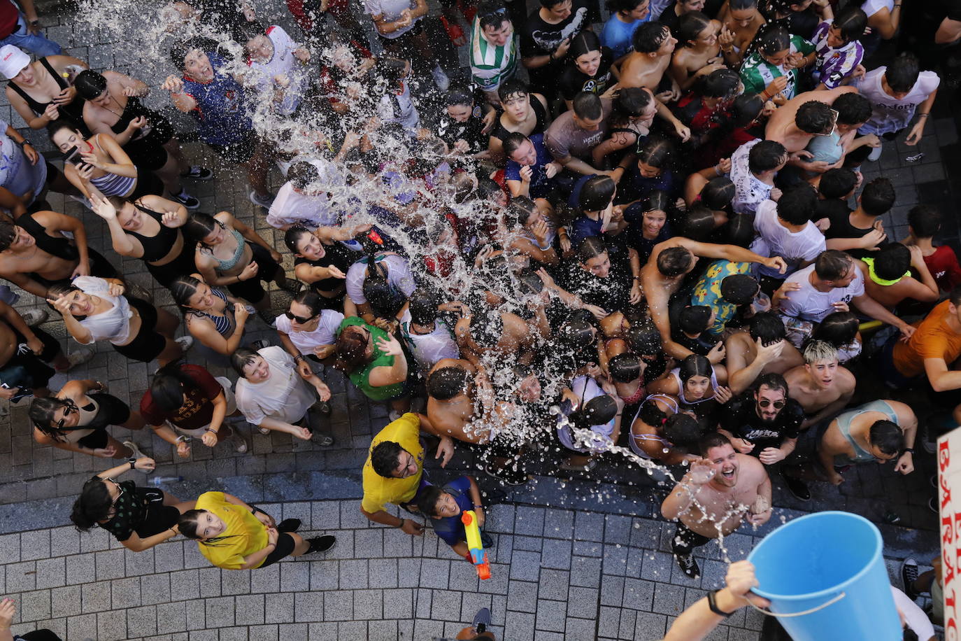 Peñafiel disfruta y baila con otro chúndara