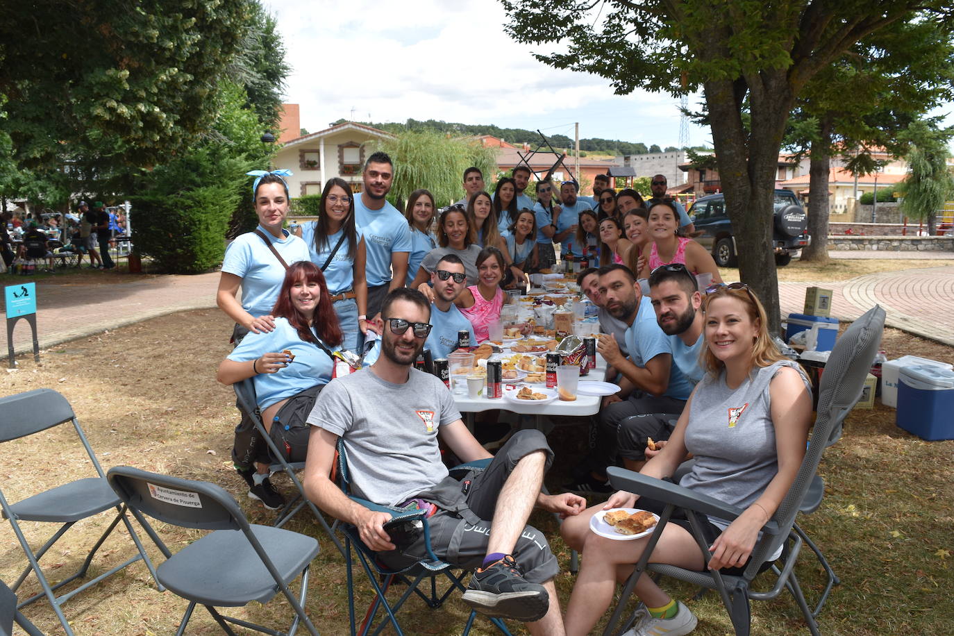 La comida de peñas anima el Parque del Plantío de Cervera