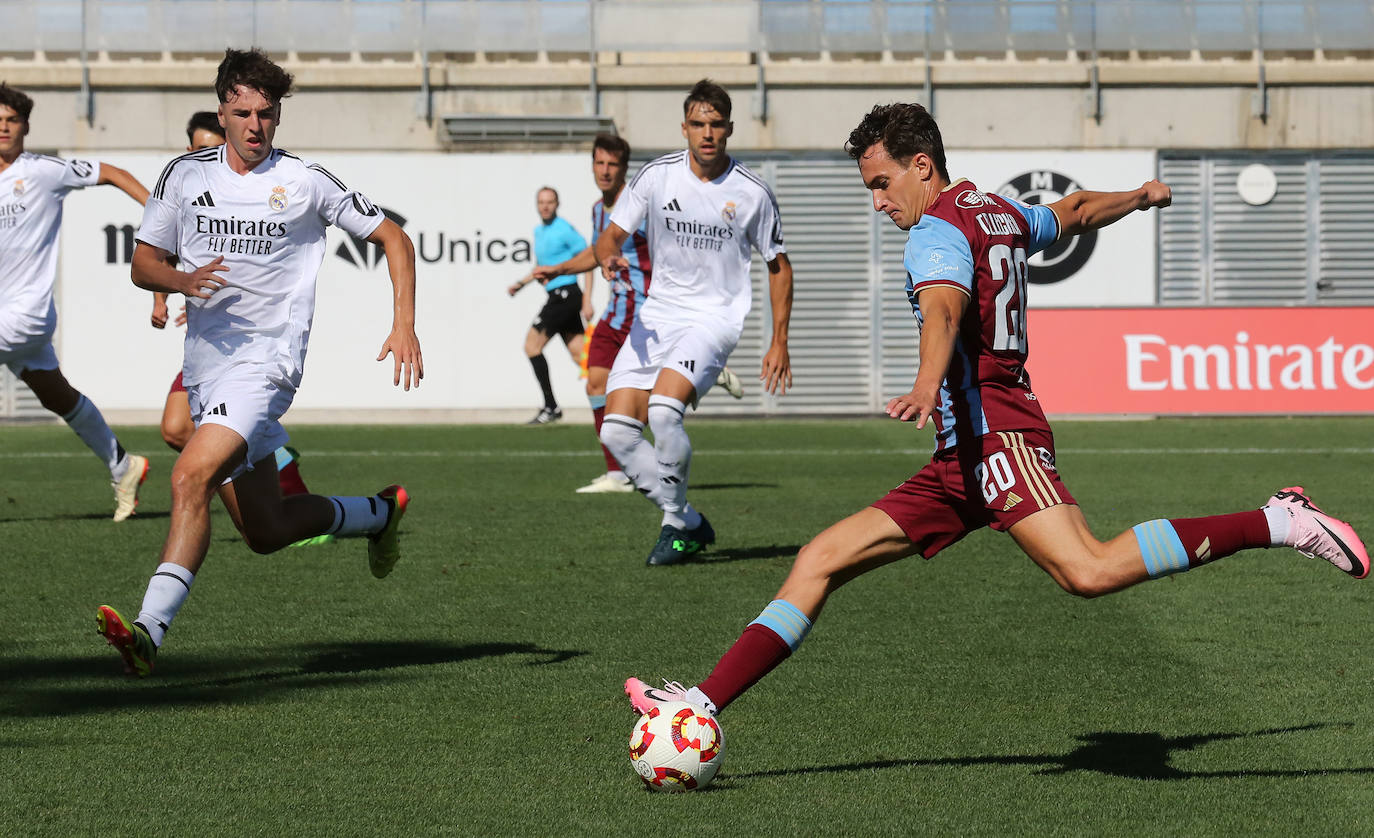 Fotos del partido entre el Castilla y la Segoviana