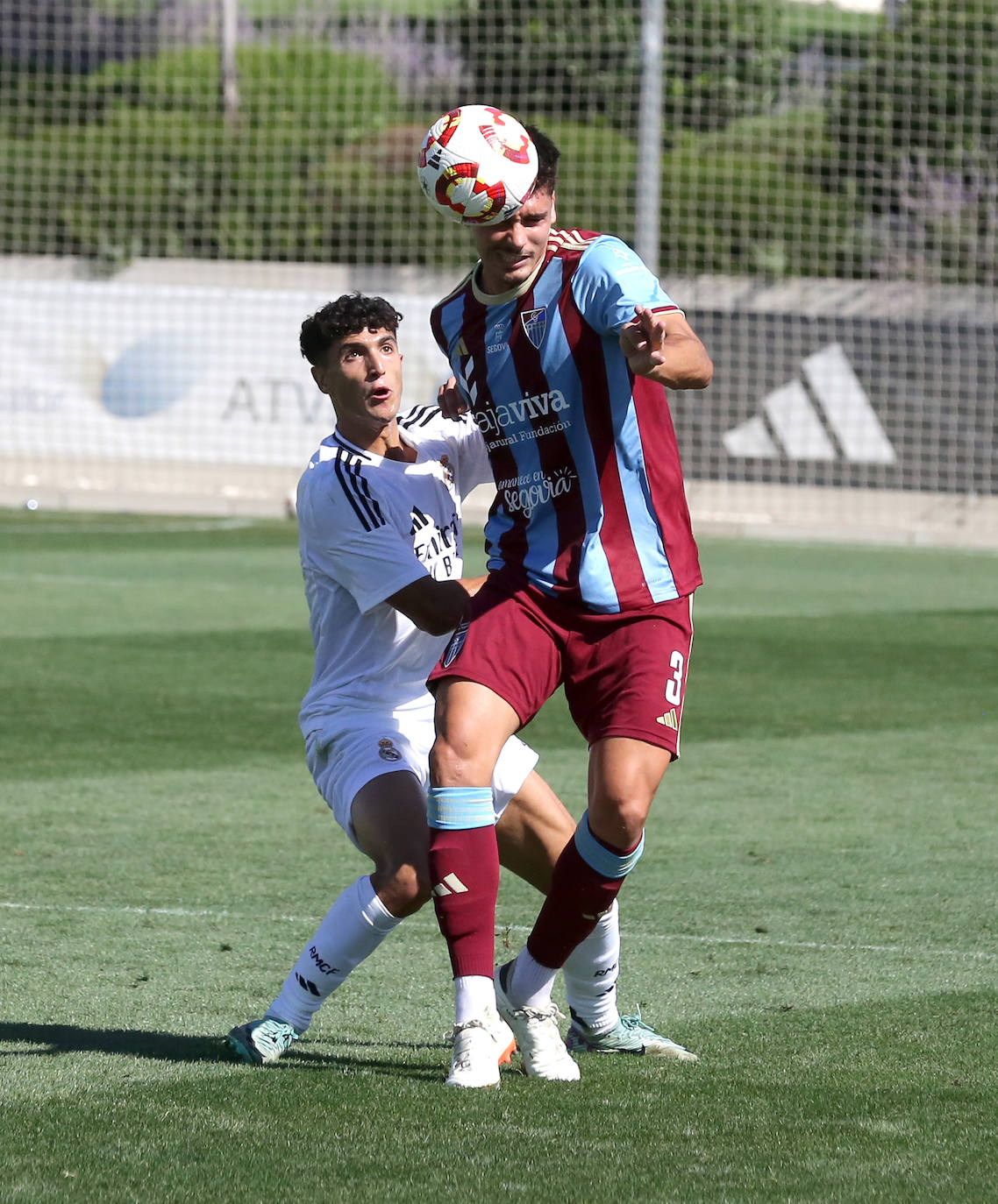 Fotos del partido entre el Castilla y la Segoviana