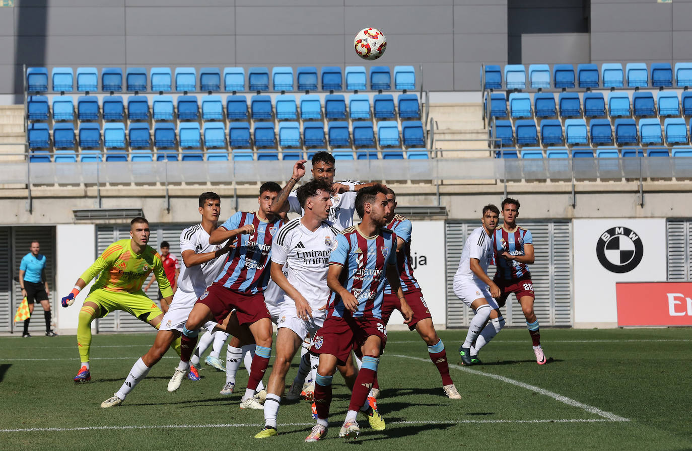 Fotos del partido entre el Castilla y la Segoviana