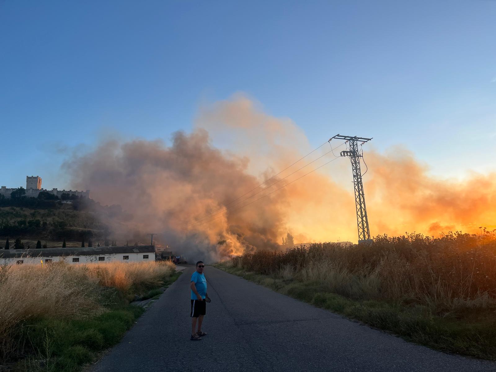 Las imágenes del incendio en las afueras de Peñafiel