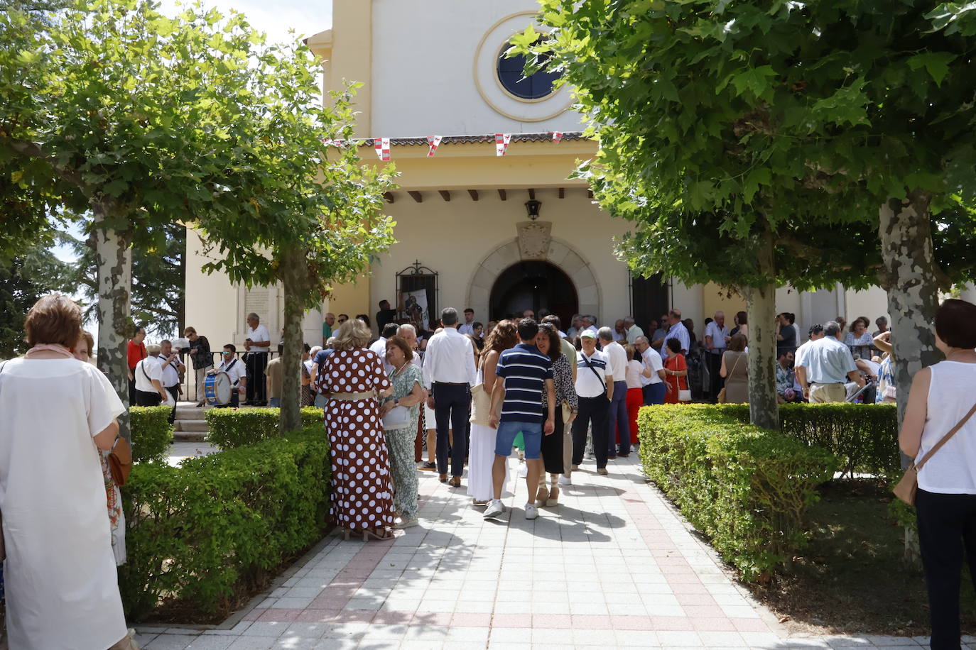 Una calle para el sacerdote que creó una parroquia virtual