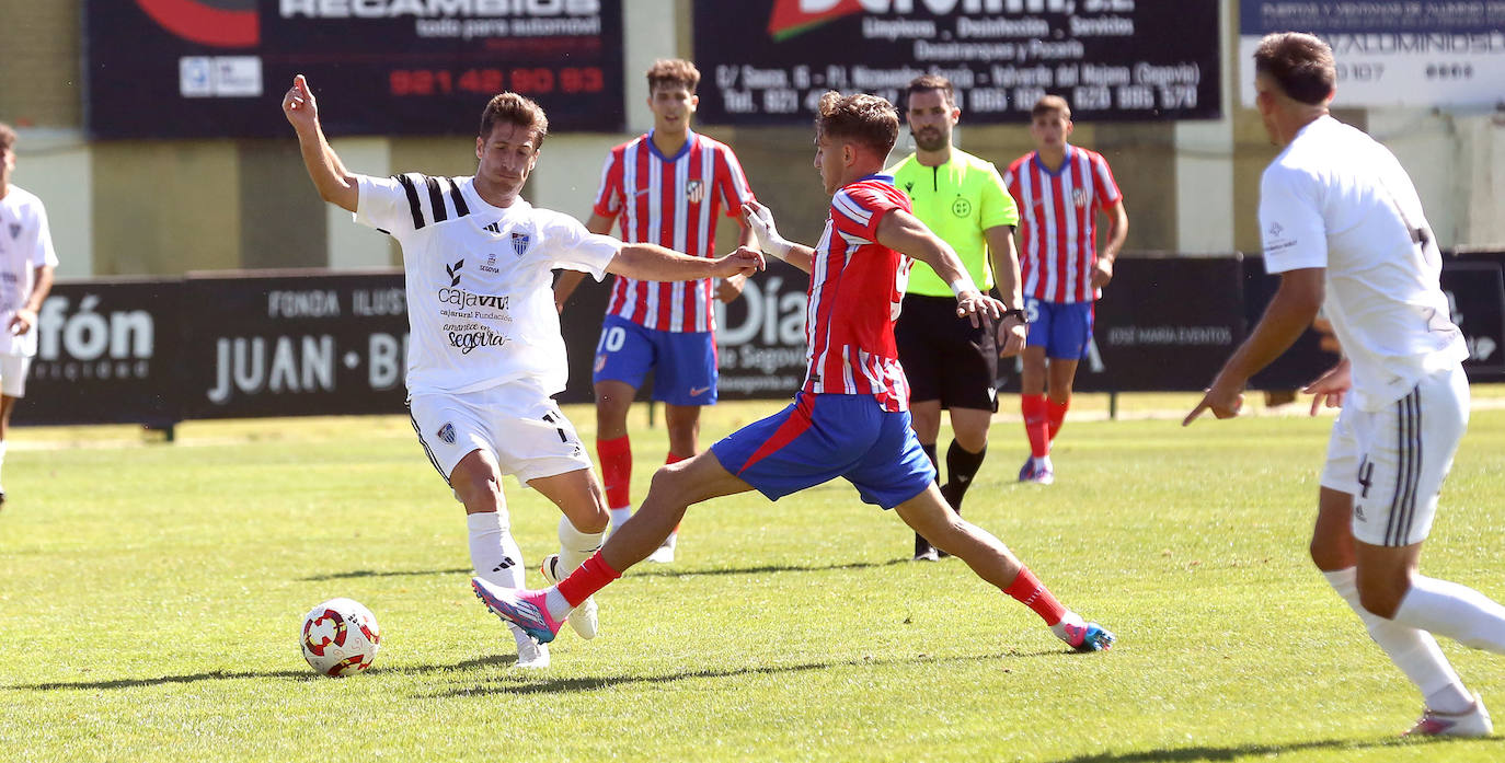 Fotos del partido entre la Segoviana y el Atlético de Madrid B