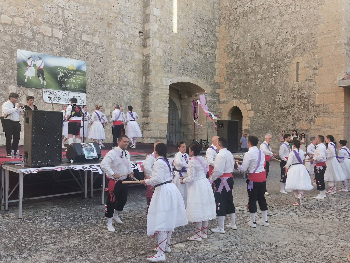 Torrelobatón exhibe su mejor paloteo