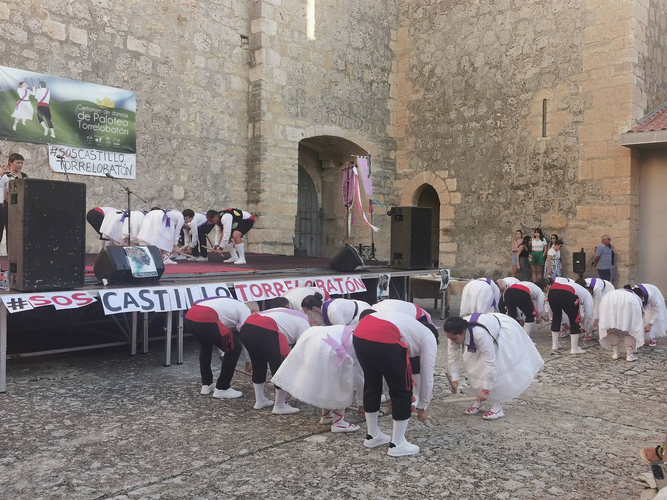 Torrelobatón exhibe su mejor paloteo