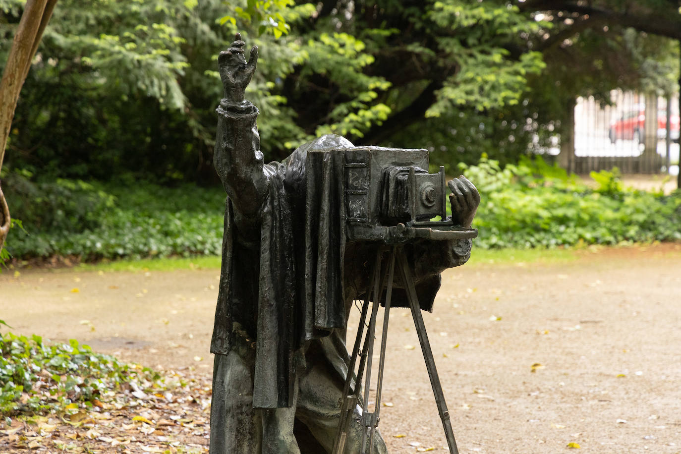 El último de esa estirpe familiar fue Vicente Muñoz, fallecido en 1990. La Diputación encargó esta escultura en 1994, obra de Eduardo Cuadrado García.